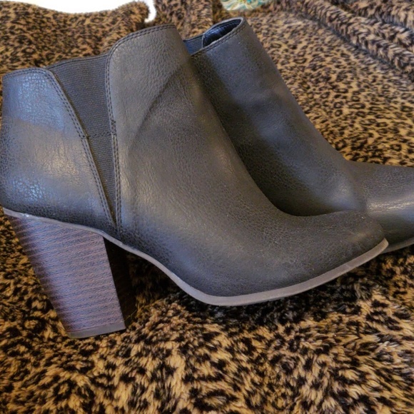 Fergalicious Shoes - Women's ankle boots